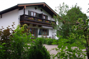 Отель Ferienwohnung Haus Alpenrebe  Шёнау-Ам-Кёнигзее